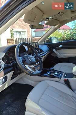 Позашляховик / Кросовер Audi Q5 2021 в 