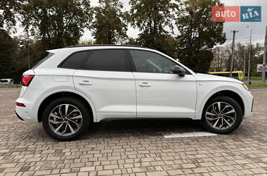 Позашляховик / Кросовер Audi Q5 2023 в 