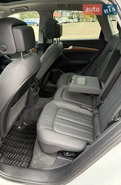 Позашляховик / Кросовер Audi Q5 2023 в 