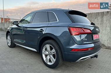 Внедорожник / Кроссовер Audi Q5 2018 в 