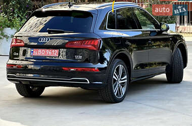 Внедорожник / Кроссовер Audi Q5 2017 в 
