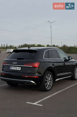 Внедорожник / Кроссовер Audi Q5 2020 в 