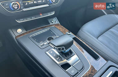 Позашляховик / Кросовер Audi Q5 2017 в 