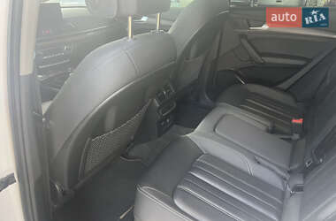 Позашляховик / Кросовер Audi Q5 2020 в 
