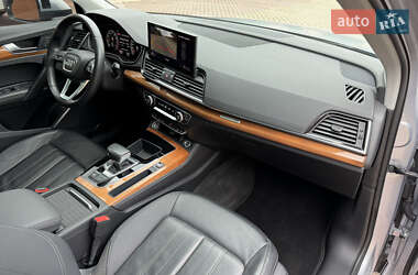 Позашляховик / Кросовер Audi Q5 2021 в 