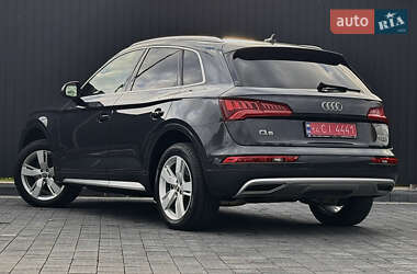 Внедорожник / Кроссовер Audi Q5 2018 в 