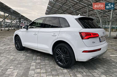 Внедорожник / Кроссовер Audi Q5 2018 в 