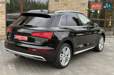 Внедорожник / Кроссовер Audi Q5 2018 в 