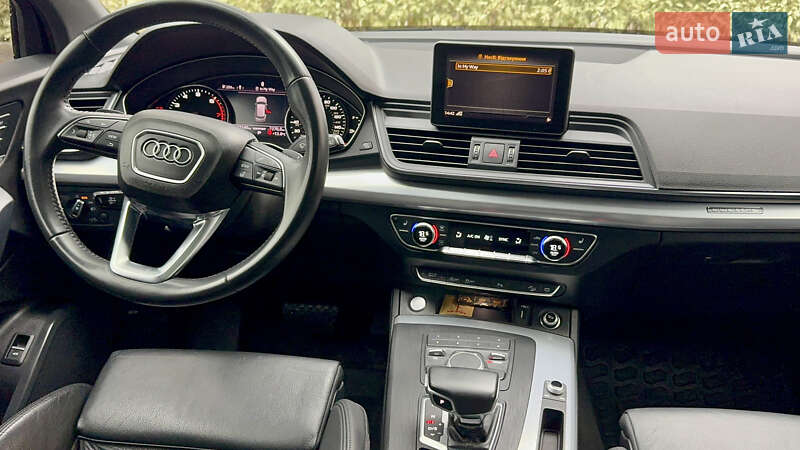 Внедорожник / Кроссовер Audi Q5 2020 в Киеве