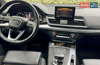 Позашляховик / Кросовер Audi Q5 2020 в 