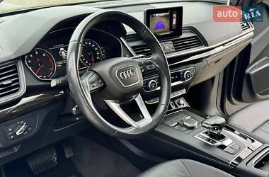 Внедорожник / Кроссовер Audi Q5 2018 в 