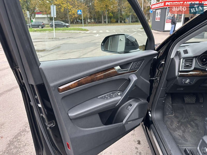 Позашляховик / Кросовер Audi Q5 2019 в Києві