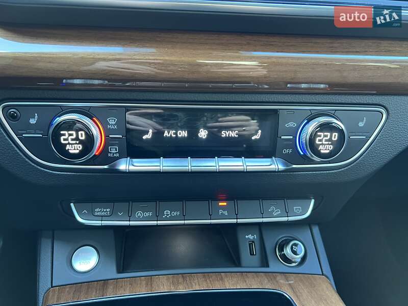 Позашляховик / Кросовер Audi Q5 2020 в Києві