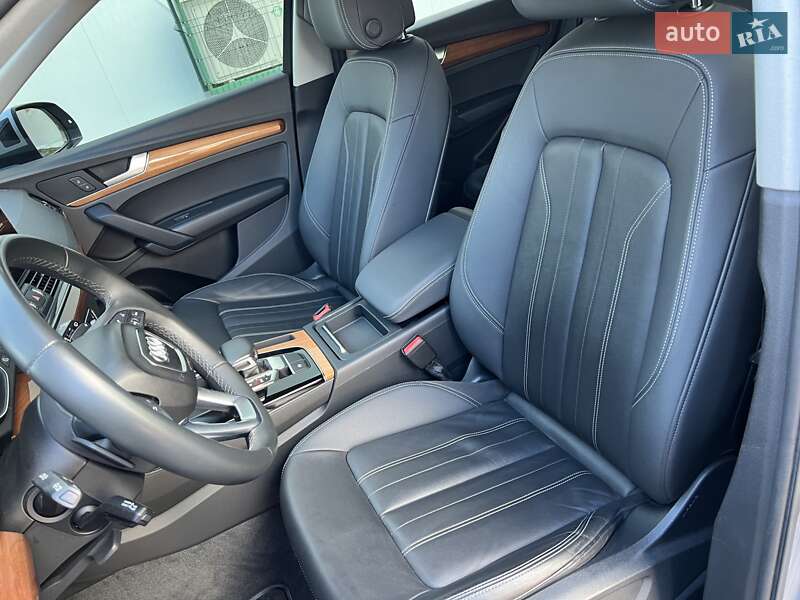 Позашляховик / Кросовер Audi Q5 2020 в Києві