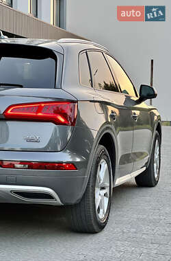 Внедорожник / Кроссовер Audi Q5 2017 в 