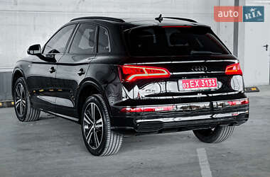Позашляховик / Кросовер Audi Q5 2018 в 