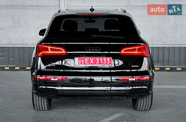 Позашляховик / Кросовер Audi Q5 2018 в 