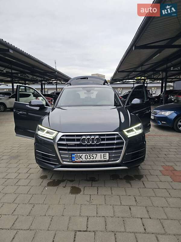 Позашляховик / Кросовер Audi Q5 2017 в 