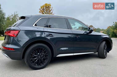 Внедорожник / Кроссовер Audi Q5 2018 в 