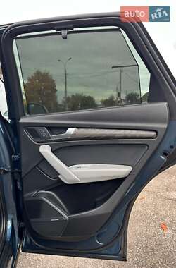Позашляховик / Кросовер Audi Q5 2018 в 