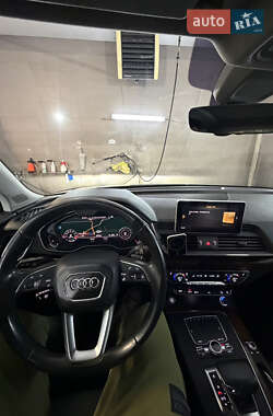 Позашляховик / Кросовер Audi Q5 2018 в 