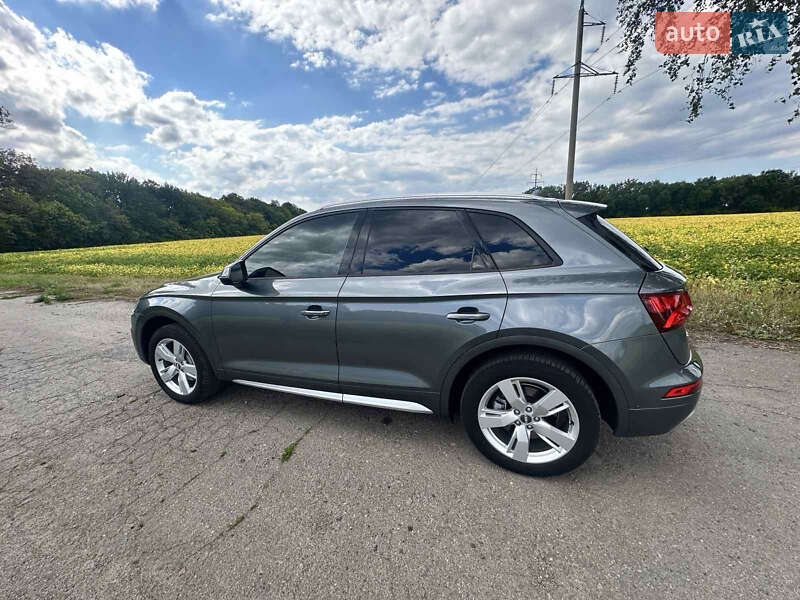 Позашляховик / Кросовер Audi Q5 2017 в Лубнах