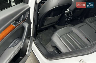 Позашляховик / Кросовер Audi Q5 2021 в 