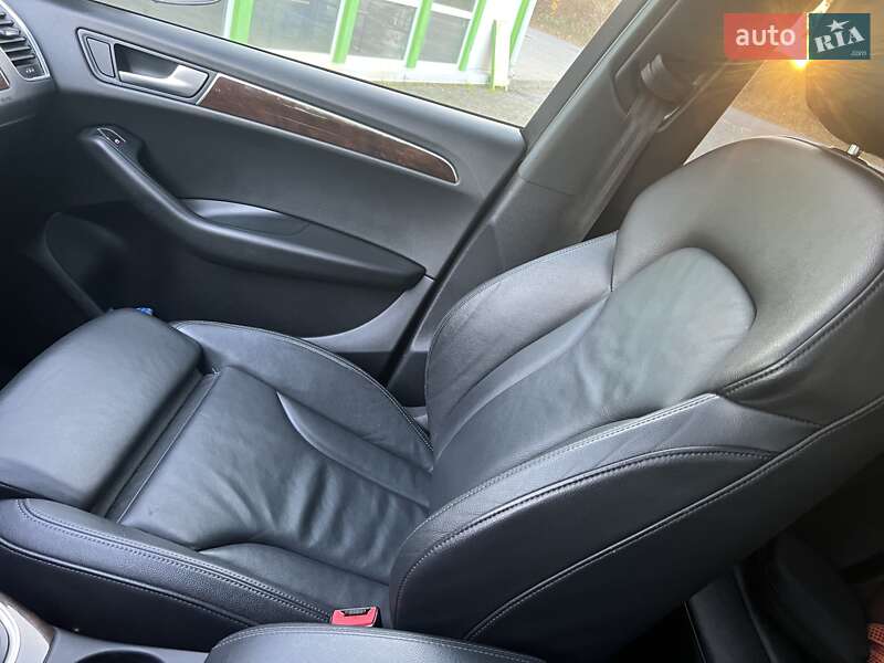 Внедорожник / Кроссовер Audi Q5 2010 в Золочеве