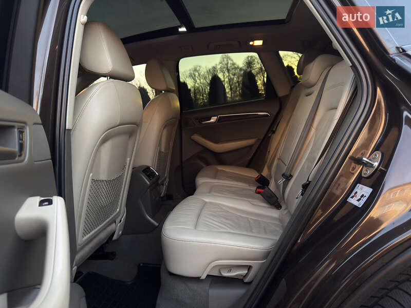 Позашляховик / Кросовер Audi Q5 2011 в Чернівцях