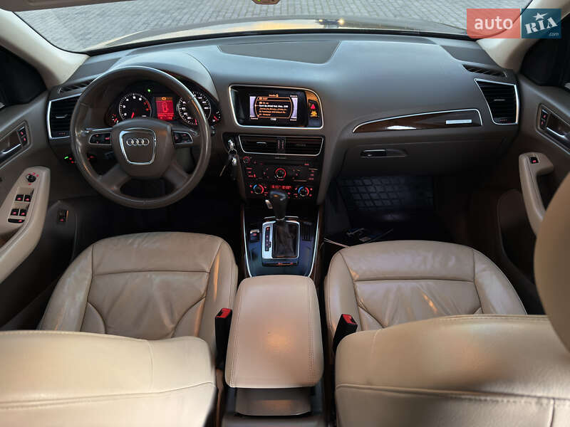 Позашляховик / Кросовер Audi Q5 2011 в Чернівцях