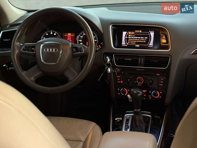 Позашляховик / Кросовер Audi Q5 2011 в Чернівцях
