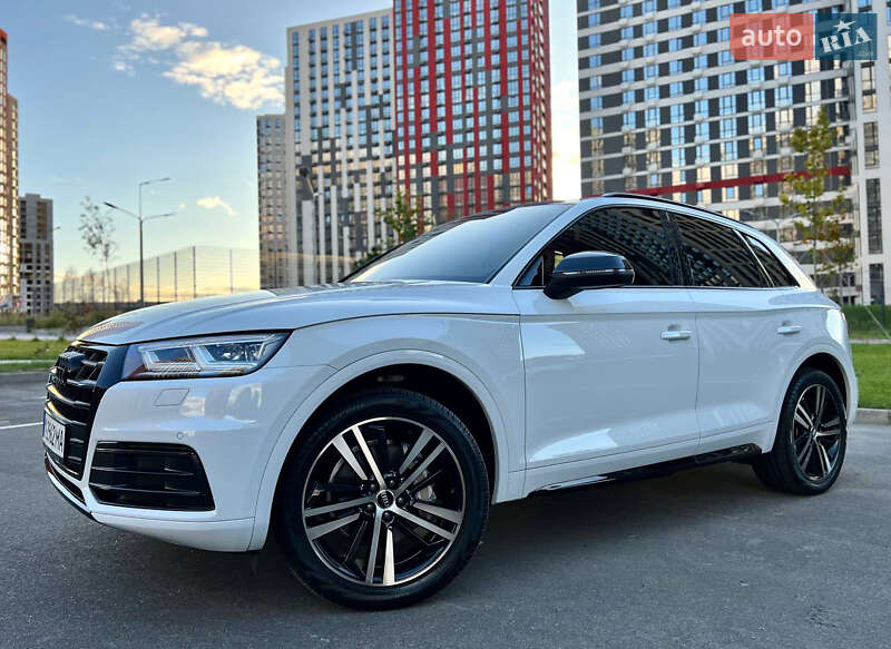 Позашляховик / Кросовер Audi Q5 2019 в Києві