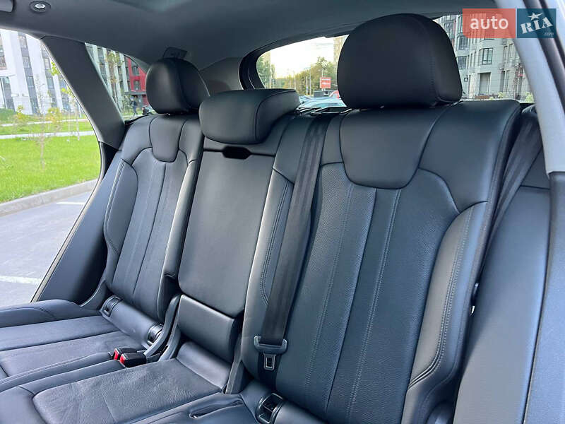 Позашляховик / Кросовер Audi Q5 2019 в Києві