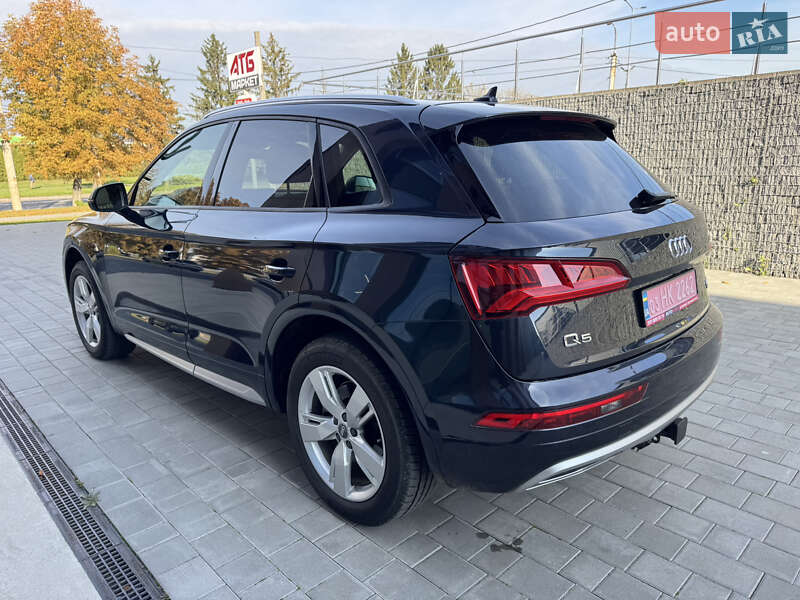 Позашляховик / Кросовер Audi Q5 2017 в Луцьку