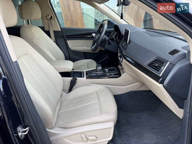 Позашляховик / Кросовер Audi Q5 2017 в Луцьку