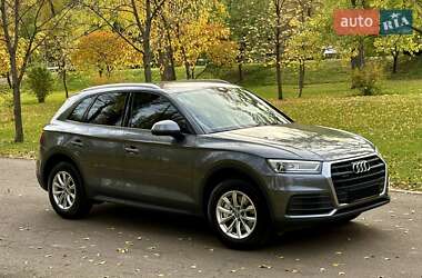 Внедорожник / Кроссовер Audi Q5 2017 в 