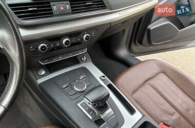 Внедорожник / Кроссовер Audi Q5 2017 в 