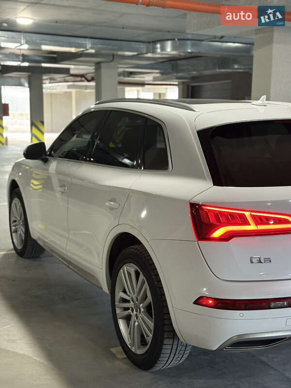 Внедорожник / Кроссовер Audi Q5 2018 в Тернополе