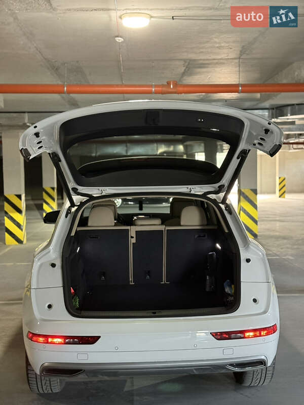 Внедорожник / Кроссовер Audi Q5 2018 в Тернополе