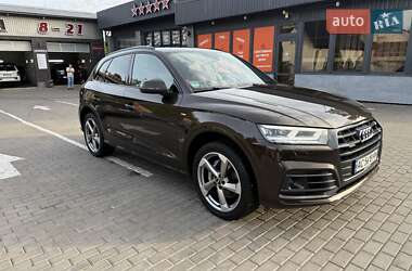 Позашляховик / Кросовер Audi Q5 2018 в  фото 4 Позашляховик / Кросовер Audi Q5 2018 в