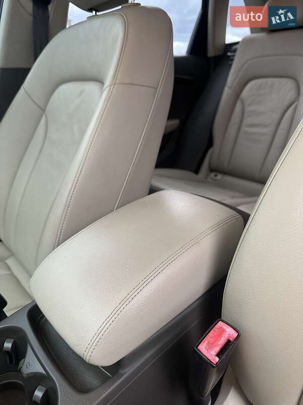 Позашляховик / Кросовер Audi Q5 2011 в Білогородці