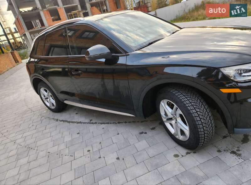 Внедорожник / Кроссовер Audi Q5 2018 в Остроге