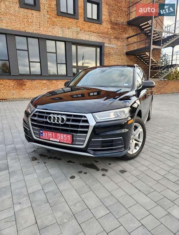 Внедорожник / Кроссовер Audi Q5 2018 в Остроге