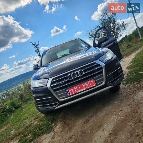Внедорожник / Кроссовер Audi Q5 2018 в Остроге