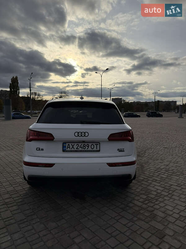 Позашляховик / Кросовер Audi Q5 2018 в Харкові