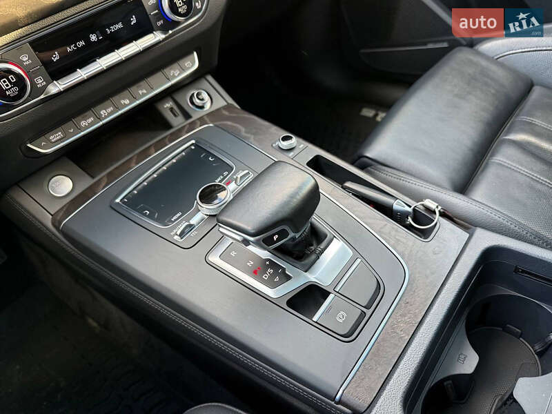 Позашляховик / Кросовер Audi Q5 2018 в Стрию