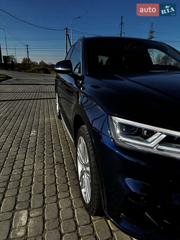 Позашляховик / Кросовер Audi Q5 2017 в Львові