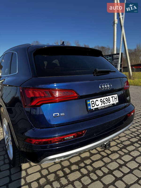Позашляховик / Кросовер Audi Q5 2017 в Львові