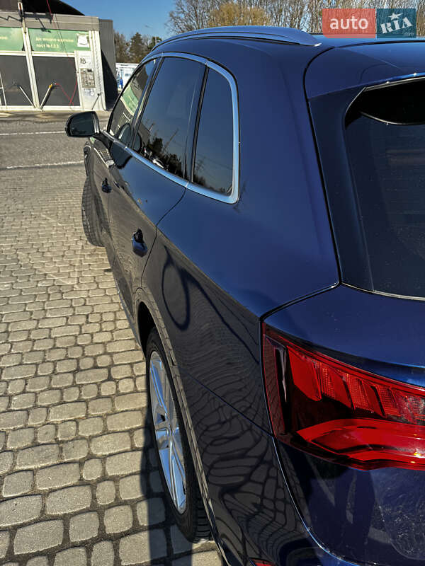 Позашляховик / Кросовер Audi Q5 2017 в Львові