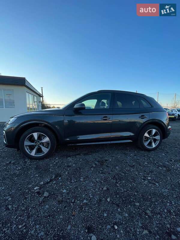 Позашляховик / Кросовер Audi Q5 2020 в Ужгороді